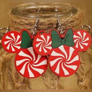NWT - Minnie Christmas Earrings